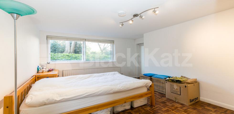 			New Instruction In Heart Of Crouch End !, 2 Bedroom, 1 bath, 1 reception Flat			 Waverley Road , Crouch End